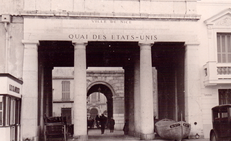 Porte Quai des Etats Unis